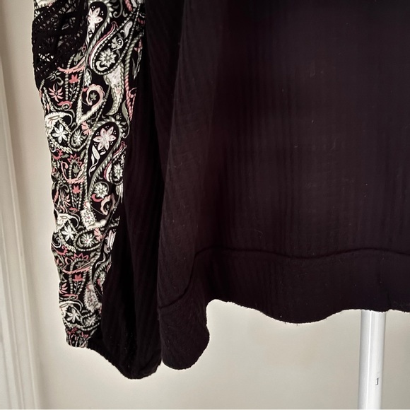 Black Lace Sleeve Women's Top Waffle Knit, Size 26/28W - Picture 3 of 8